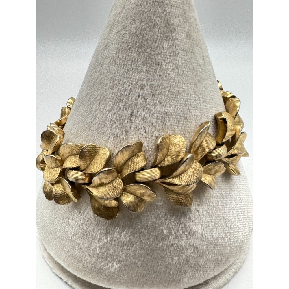 Vintage Trifari Leaf Bracelet Gold Tone Textured Triple Spray Panel Link